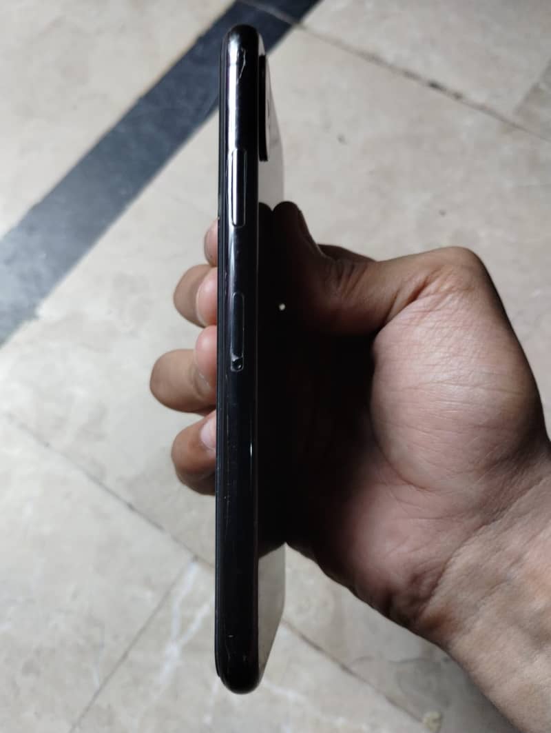 Apple iPhone X 4