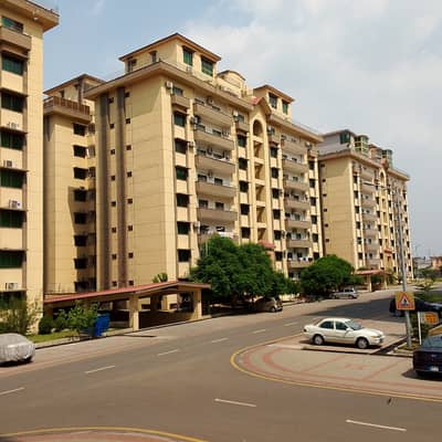 12 MARLA 4 BEDROOM APARTMENT AVAILABLE FOR SALE