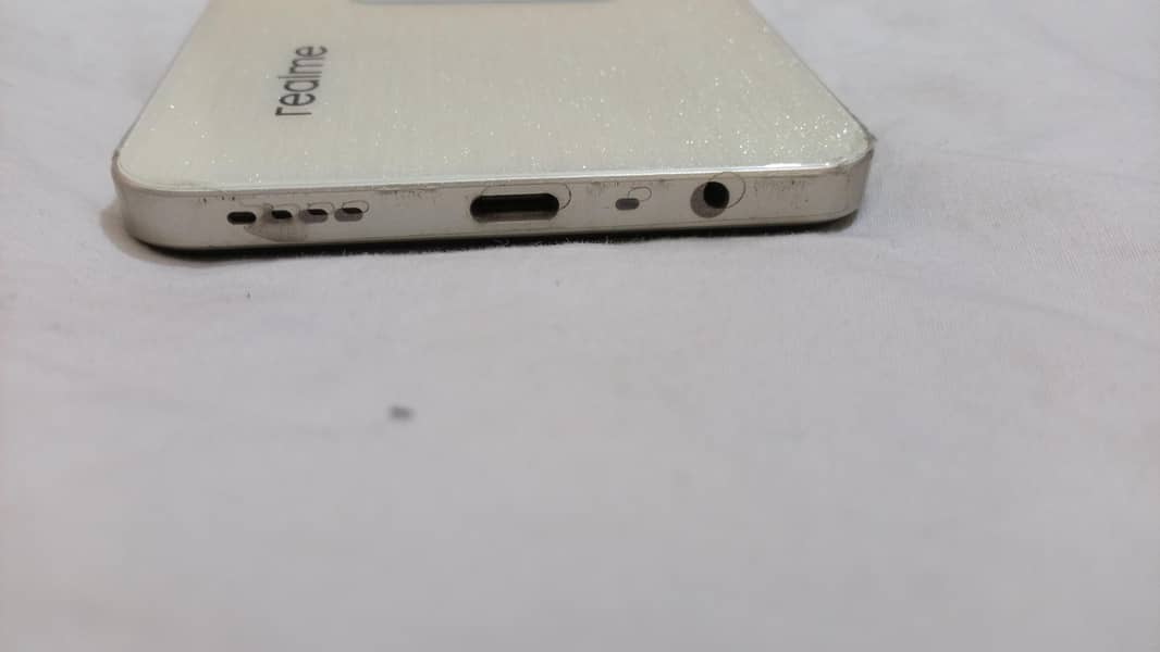 Realme C53 4