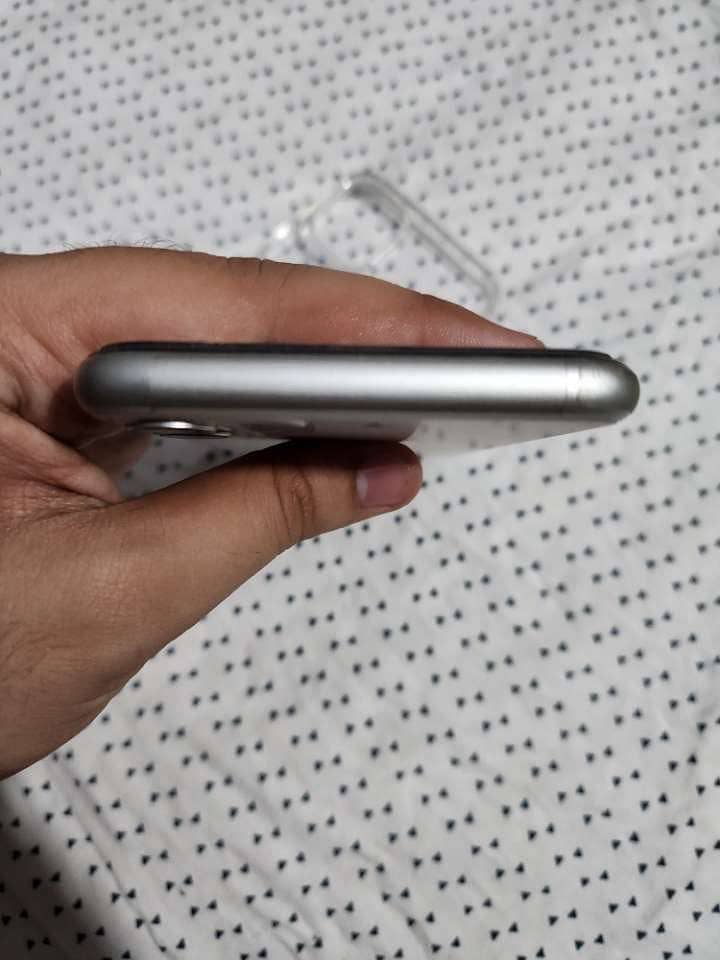 Apple iPhone 11 7