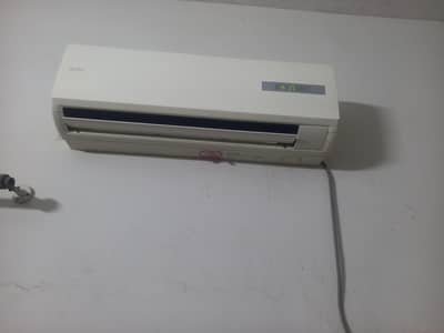 ہائر اے سی ایک ٹن گڈ کنڈیشن بالکل جانین  حالت میں