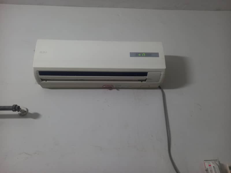ہائر اے سی ایک ٹن گڈ کنڈیشن بالکل جانین  حالت میں 1