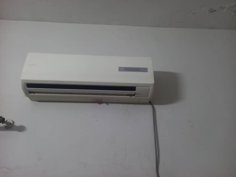 ہائر اے سی ایک ٹن گڈ کنڈیشن بالکل جانین  حالت میں 3