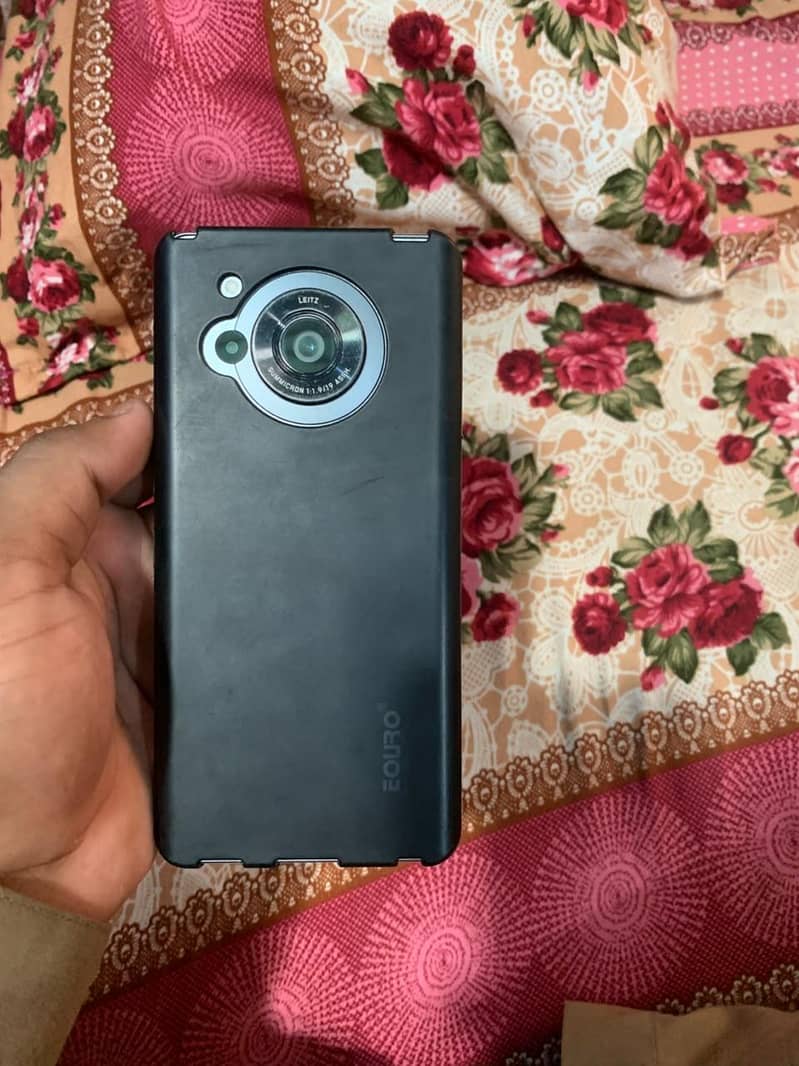 Sharp Aquos R7 1