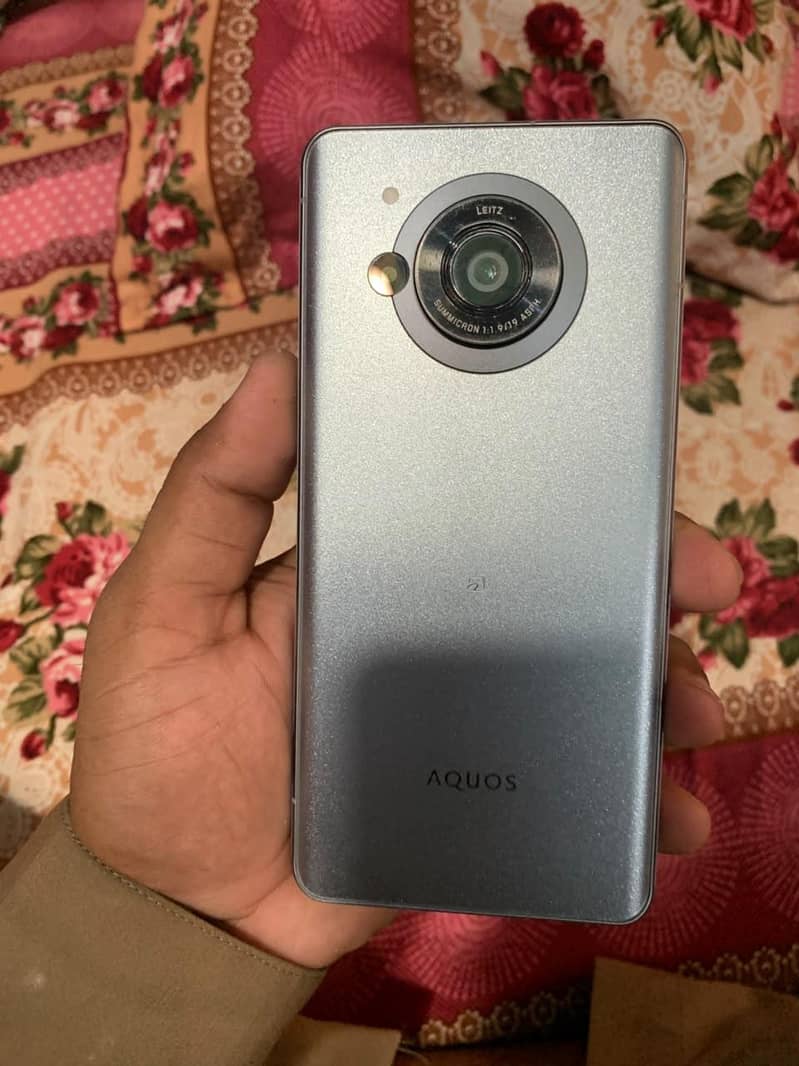 Sharp Aquos R7 4
