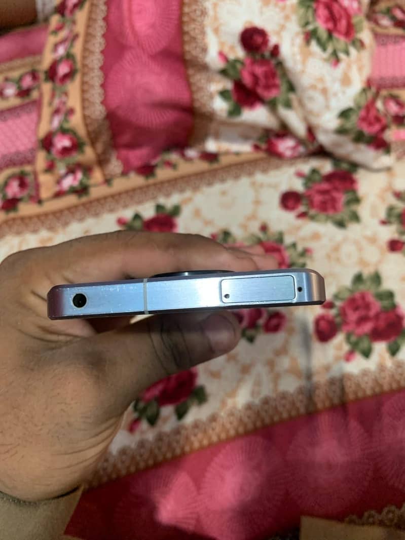Sharp Aquos R7 8