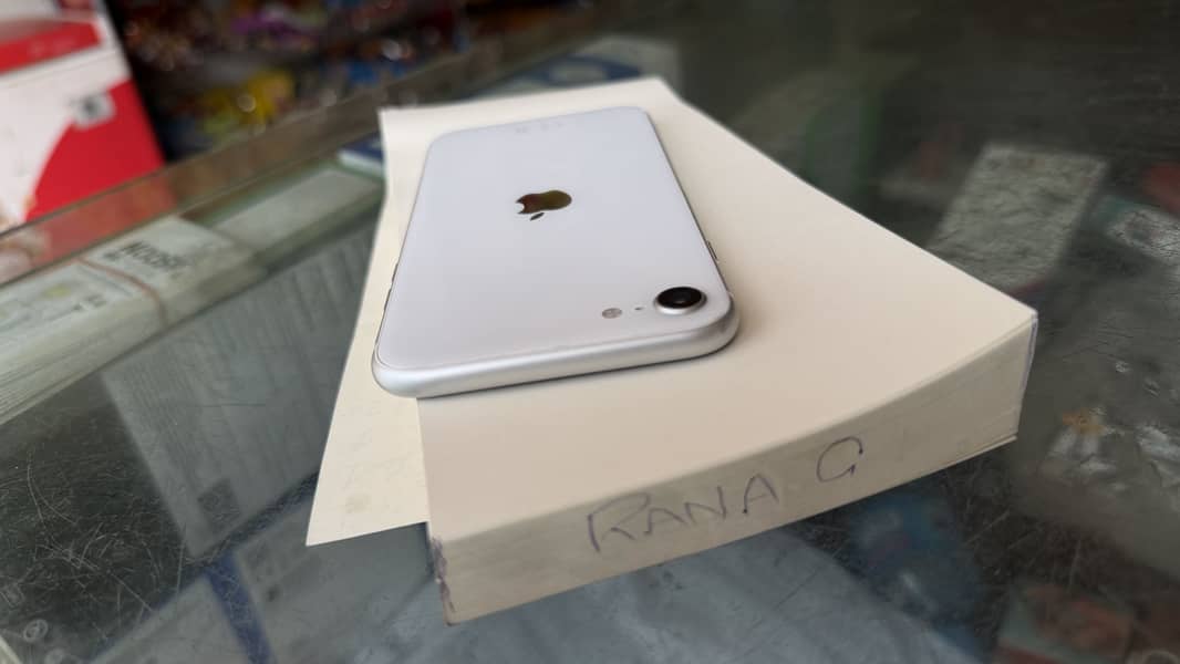 Apple iPhone SE 0