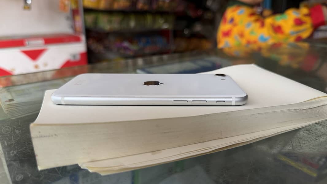 Apple iPhone SE 4