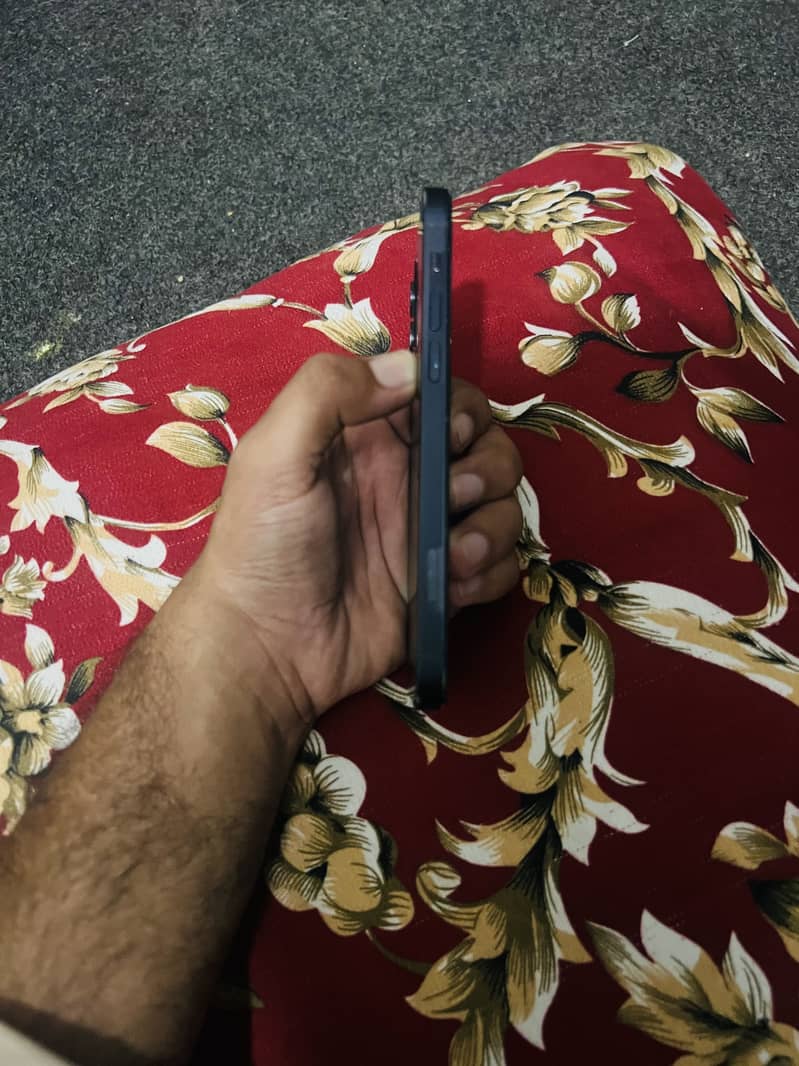 Apple iPhone 12 3