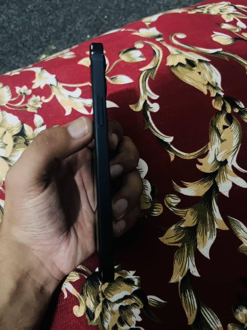 Apple iPhone 12 4