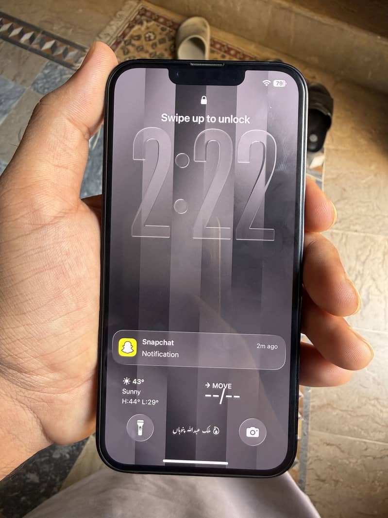 Apple iPhone 16e 4
