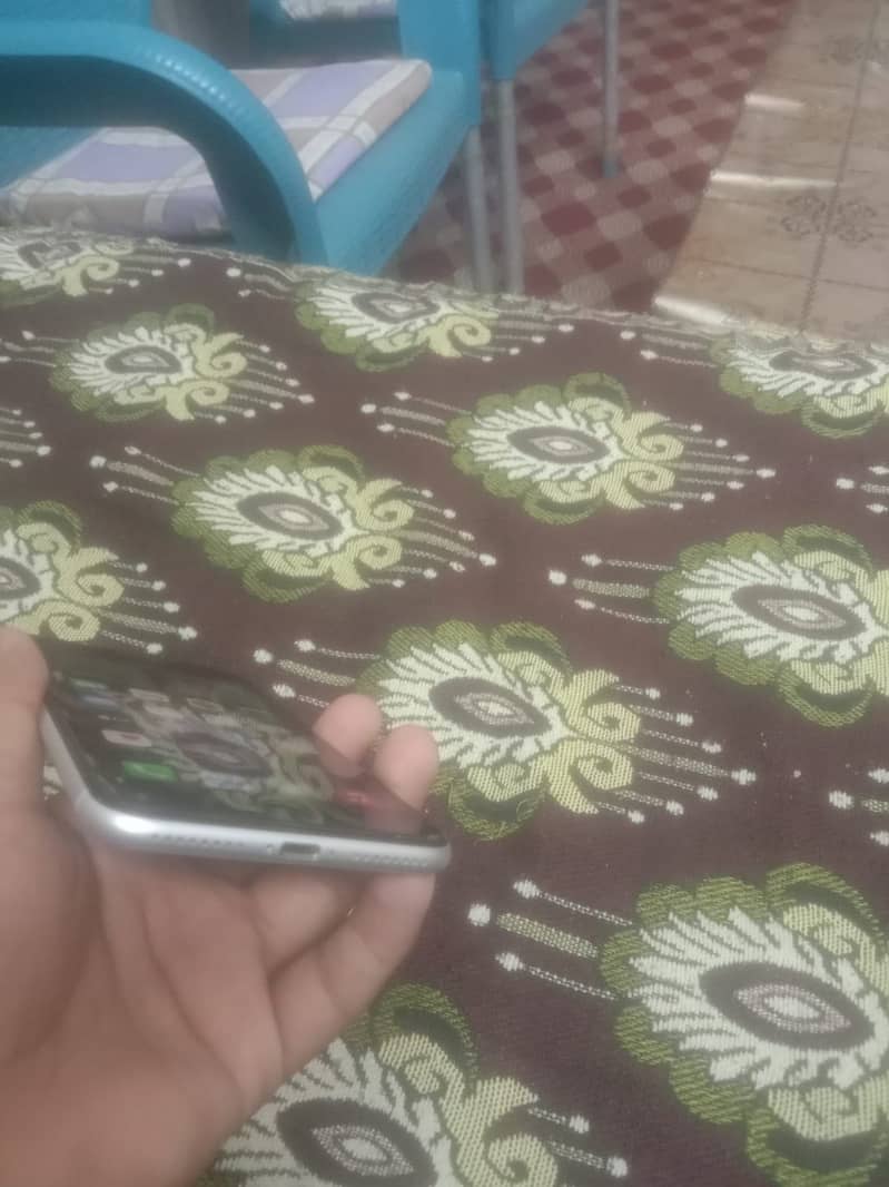 Apple iPhone 7 Plus 0