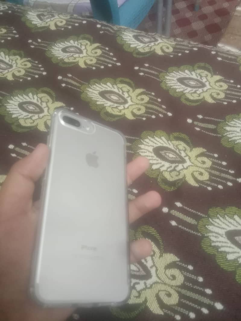 Apple iPhone 7 Plus 1