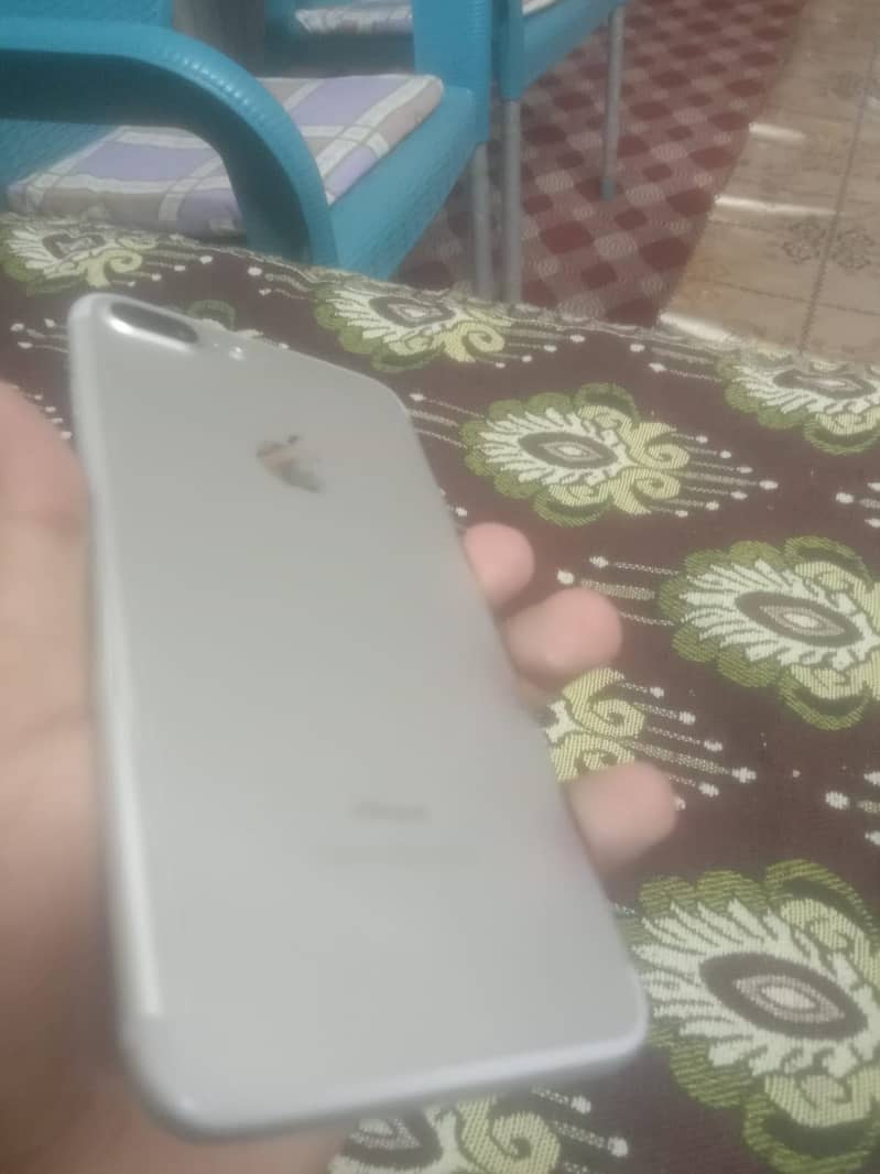 Apple iPhone 7 Plus 2