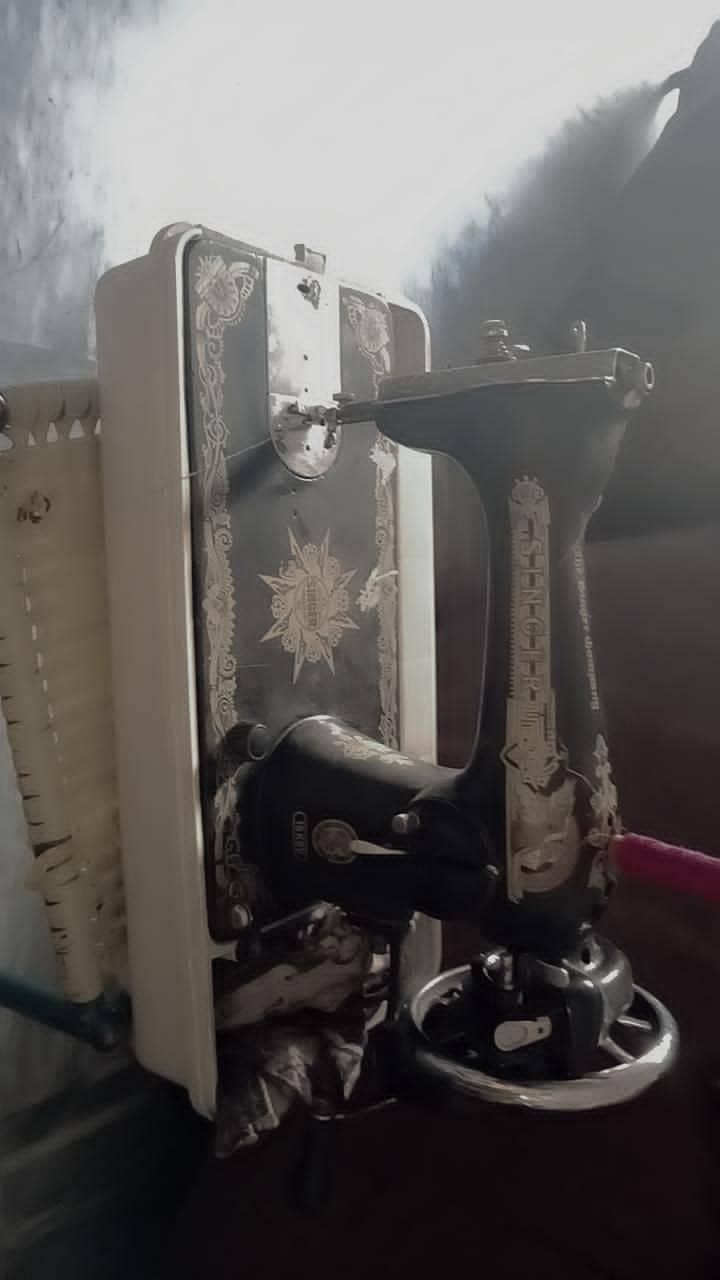 singer sewing machine 1