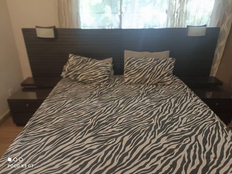 King size Bed 0