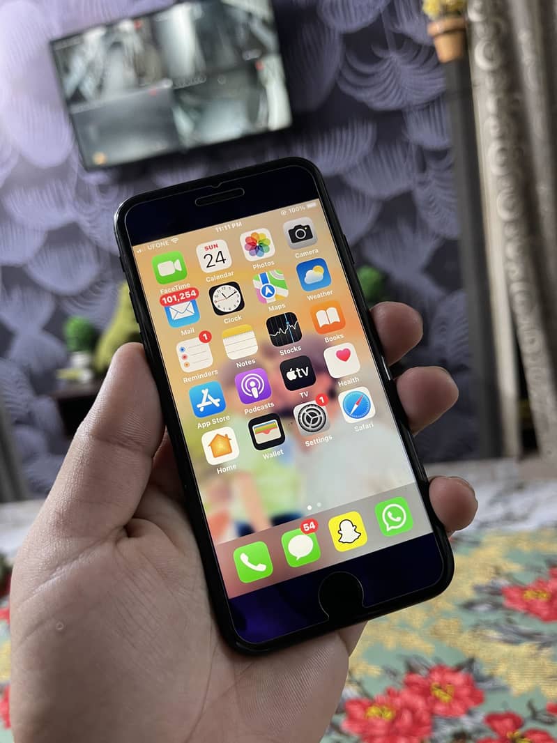 Apple iPhone 7 0