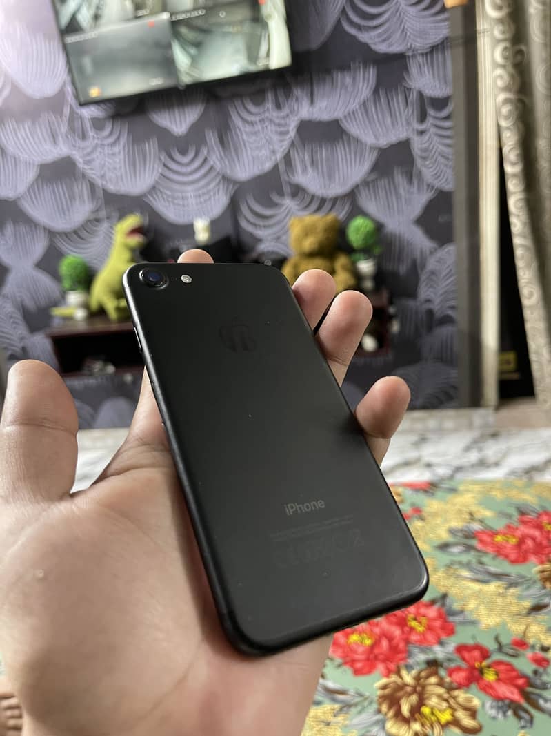 Apple iPhone 7 3
