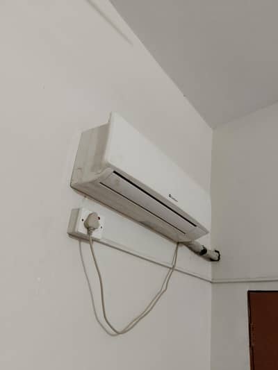 1 Ton AC Best Condition Sale Out