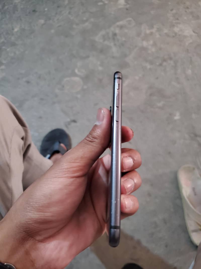 Apple iPhone 8 1