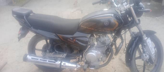 yamah colour black new model
