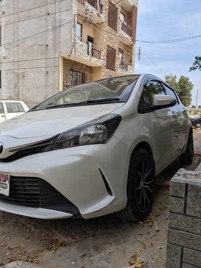vitz spider pearl white