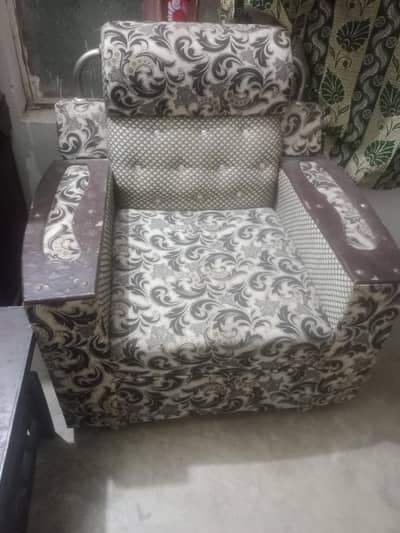 Stylish 5 Seater Sofa Set – Good Condition