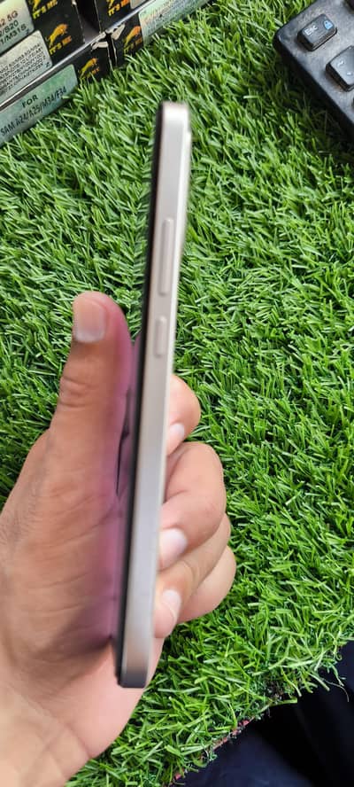 realme 15t 8/256 7000mah bettery