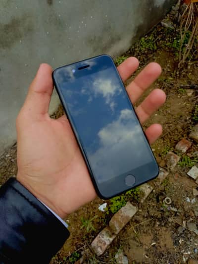 iPhone  7  FactryUnloc
