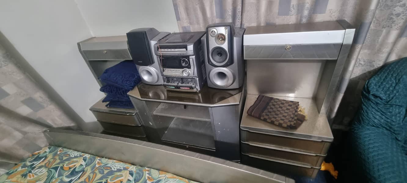 full size bed and side table 5