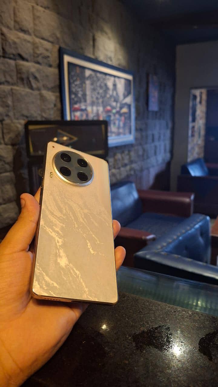 Tecno CAMON 30 1