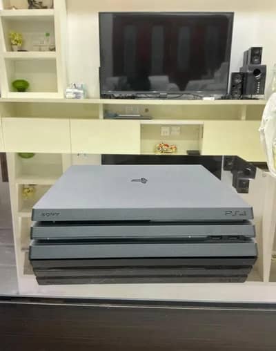 Sony playstation 4 pro 1 tyrabite with 10 games installed
