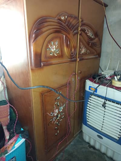Bed set with divider & Almirah