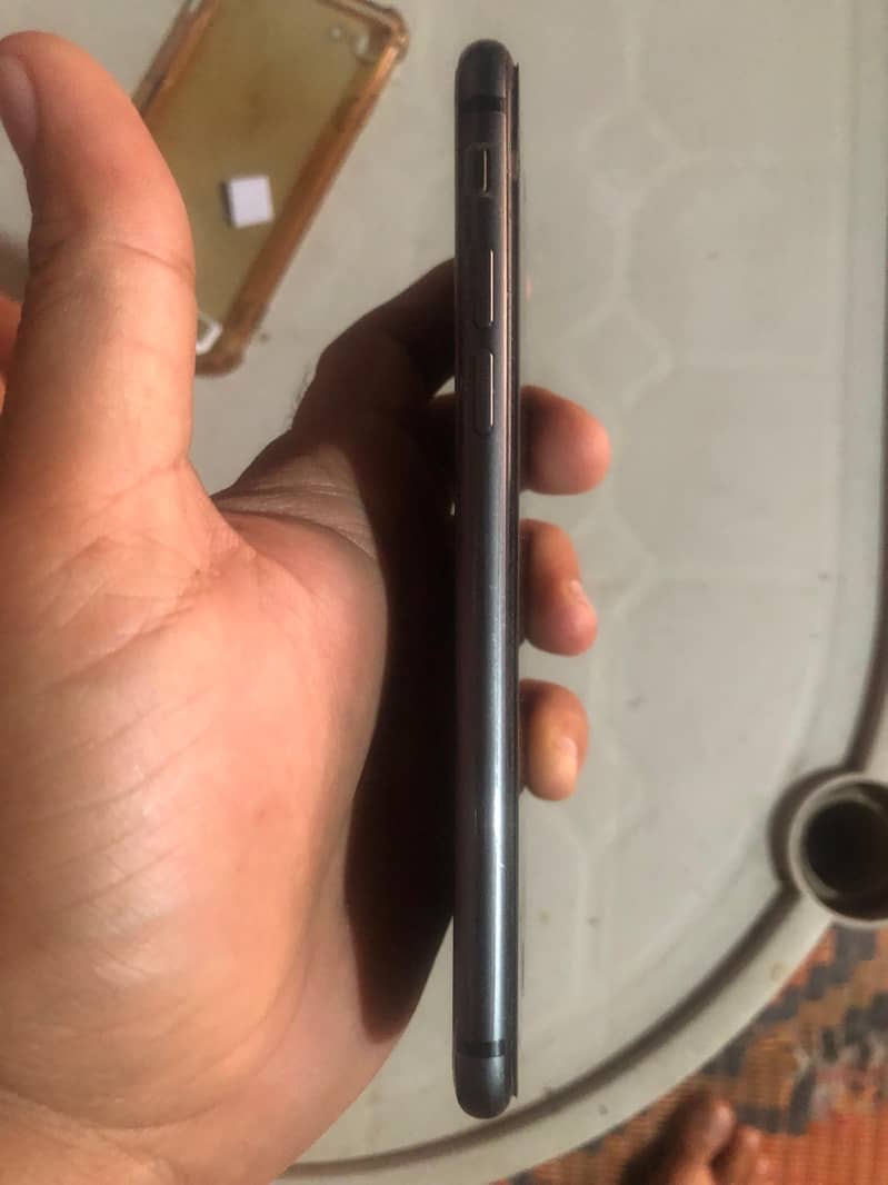 Apple iPhone 8 1
