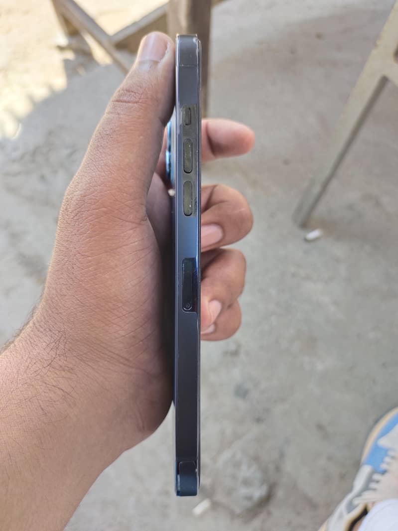 Iphone 12 pro max 2