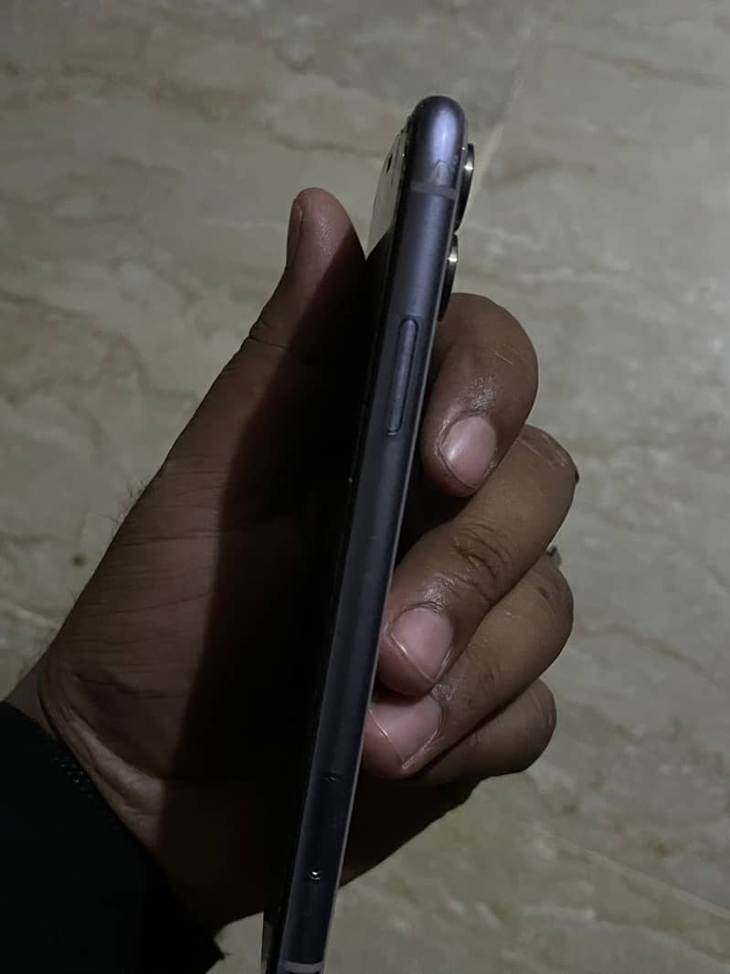 Apple iPhone 11 3