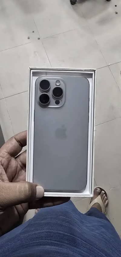 15 Pro Max With Box 256GB 86%-BH Physical Plus Esim Sim Glitch Working