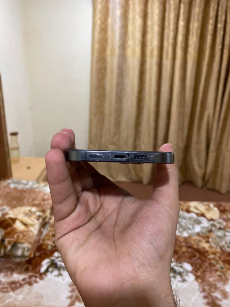 Iphone 12 pro max 4