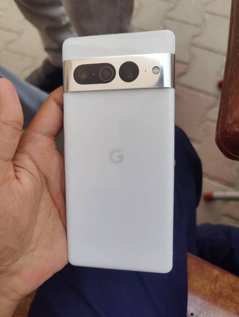 Google pixel 7 pro 10/10 condition 1