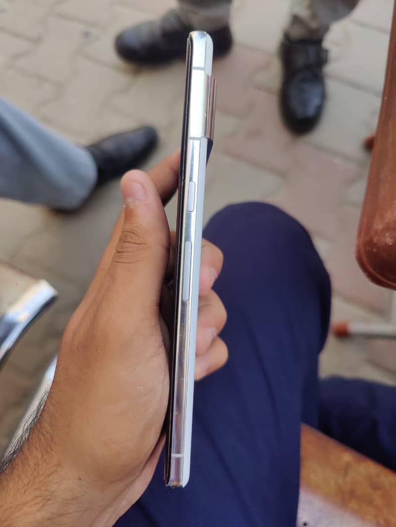 Google pixel 7 pro 10/10 condition 2