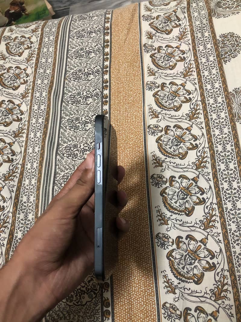 Apple iPhone 13 2