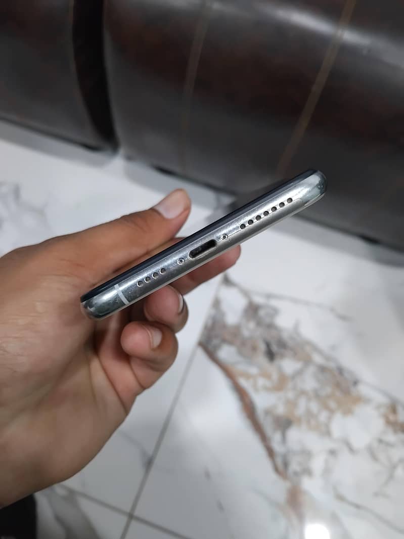 iPhone Xs Max 5
