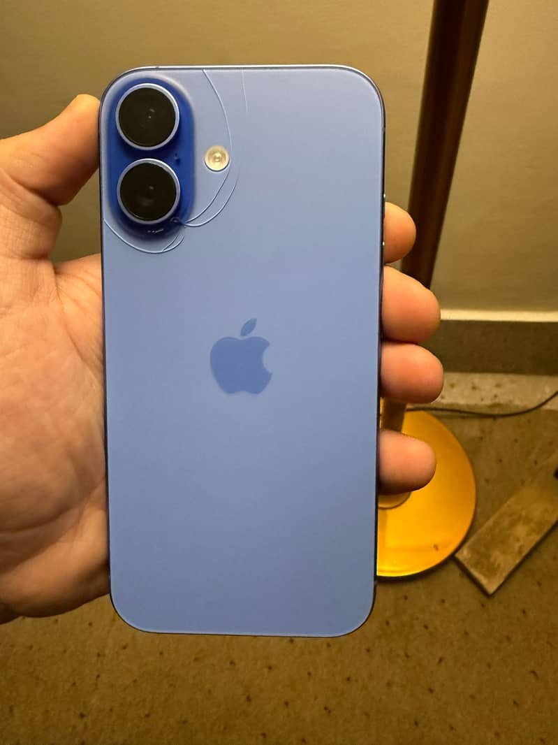 Apple iPhone 16 0