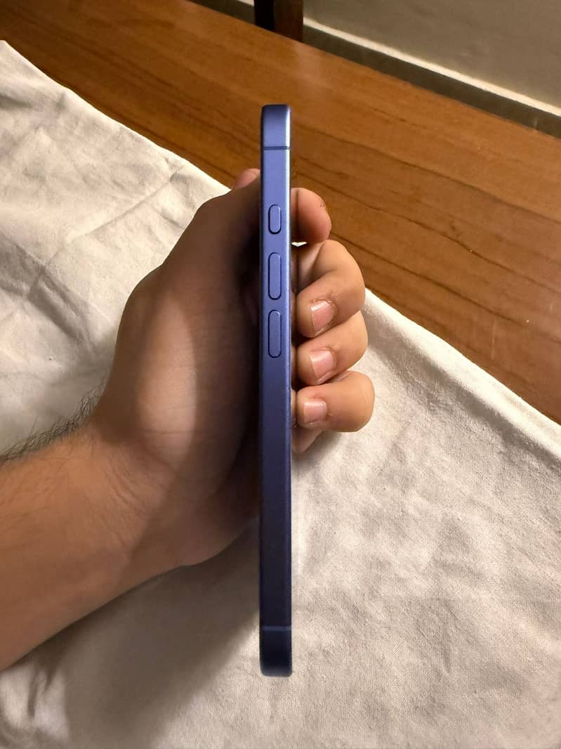 Apple iPhone 16 1