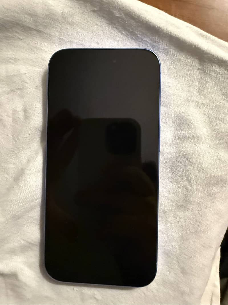 Apple iPhone 16 2