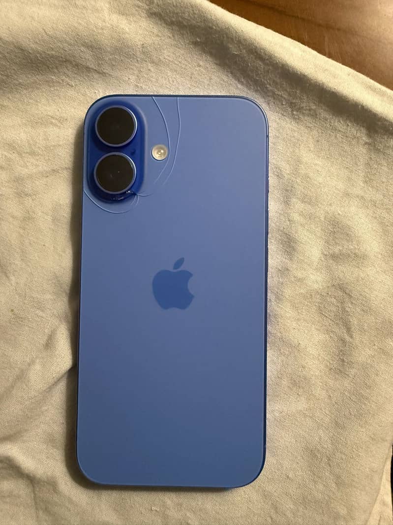 Apple iPhone 16 4