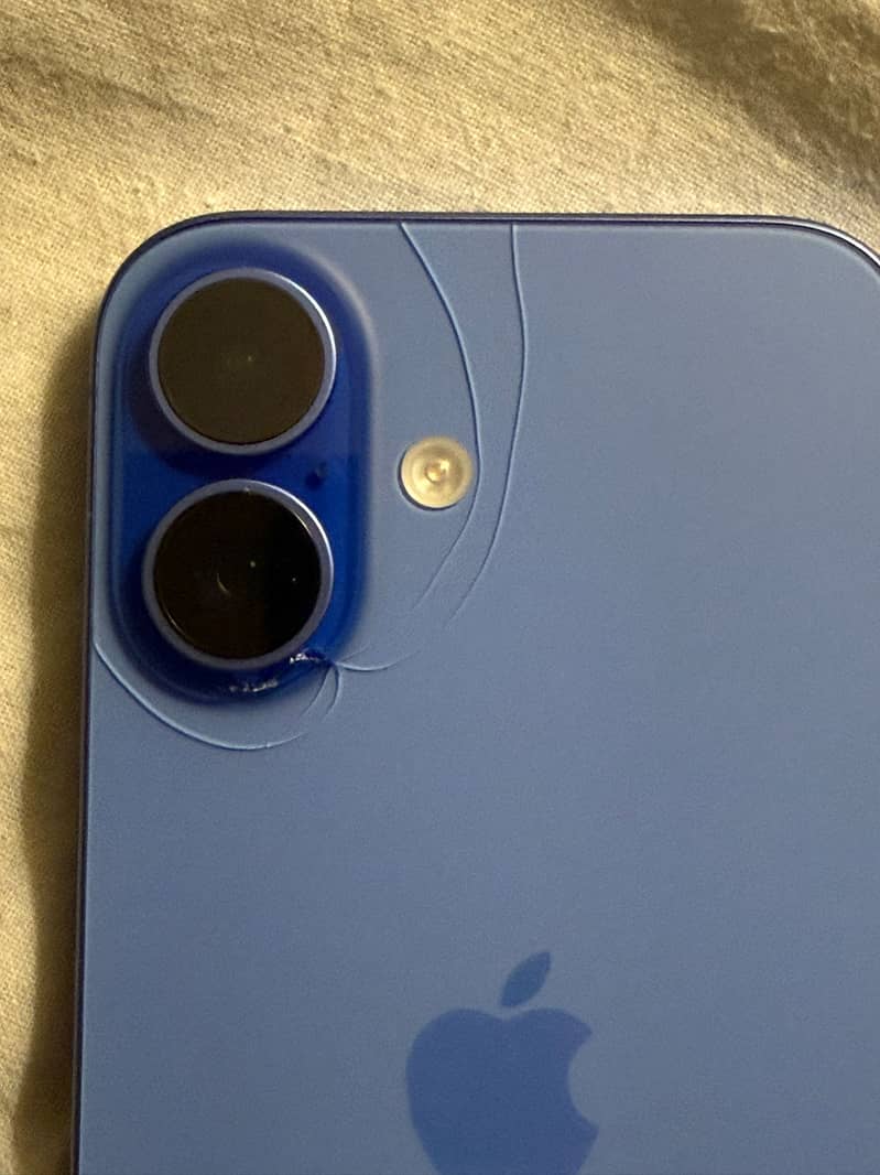 Apple iPhone 16 5
