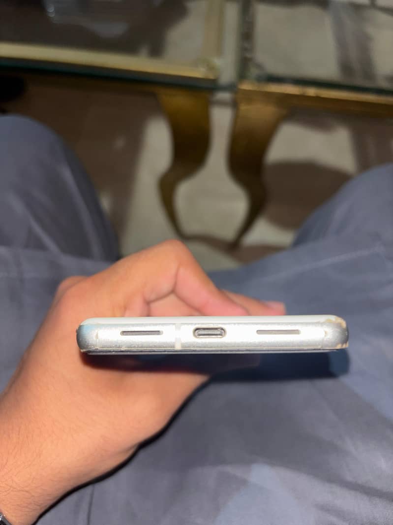 Google Pixel 7 4