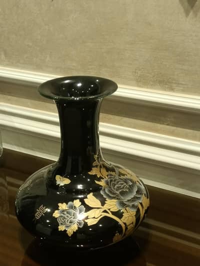 Black table Vase