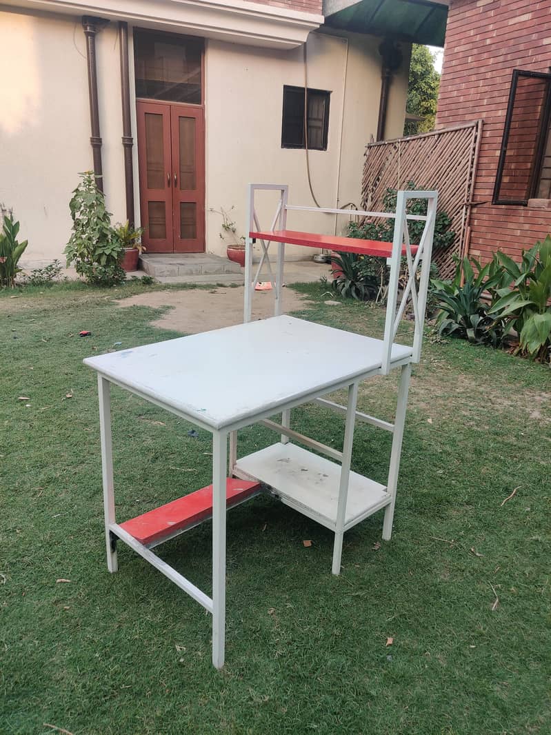 Computer gaming table 5
